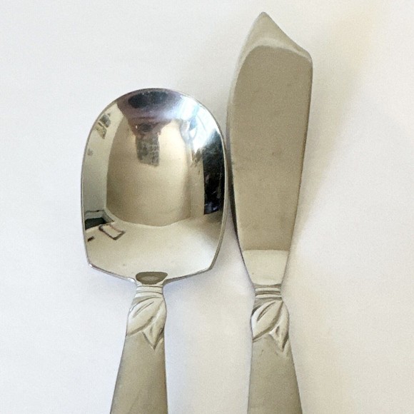 2 Pc Pfaltzgraff stainless 18/0 Laurel Frosted handle Butter Knife & Sugar Spoon - Picture 2 of 7
